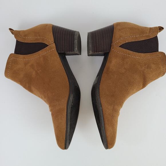 Unisa golden brown faux suede ankle booties, size 7.5 - Picture 3 of 8